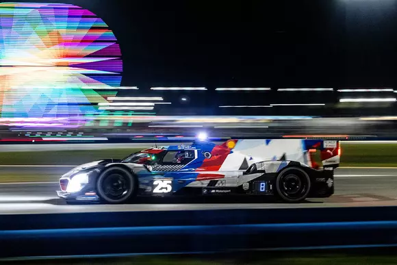 Reality check destul de dur pentru BMW în competiția de 24 de ore de la Daytona. Nimeni nu e scutit de probleme tehnice.