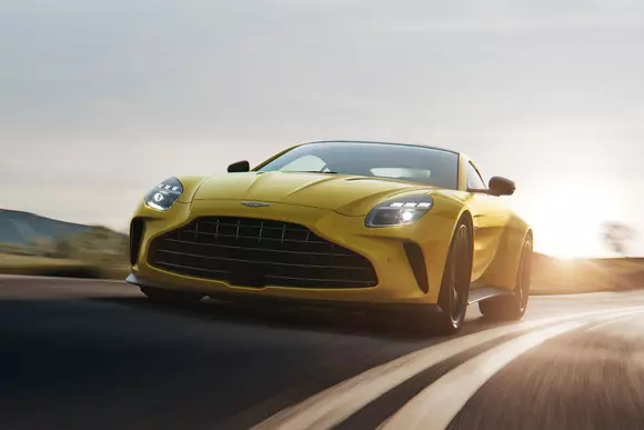 Nu știm ce actor va prelua rolul James Bond, dar bănuim cu ce mașină va apărea în film: Aston Martin Vantage e o valoare sigură.