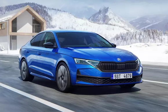 Înfățișare nouă pentru un hit binecunoscut: Skoda Octavia facelift aduce la zi stilul și dotarea apreciatei serii compacte cehești.