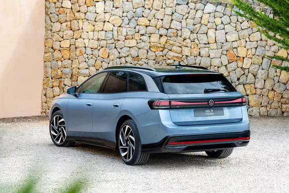 La oferta stratului superior de BEV-uri VW a fost adăugat Volkswagen ID.7 Tourer. Stilul și nota practică se fac remarcate.