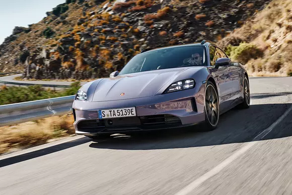 Modernizarea de anvergură pe care a primit-o Porsche Taycan are implicații multiple, relevante pentru ambițiile mărcii.