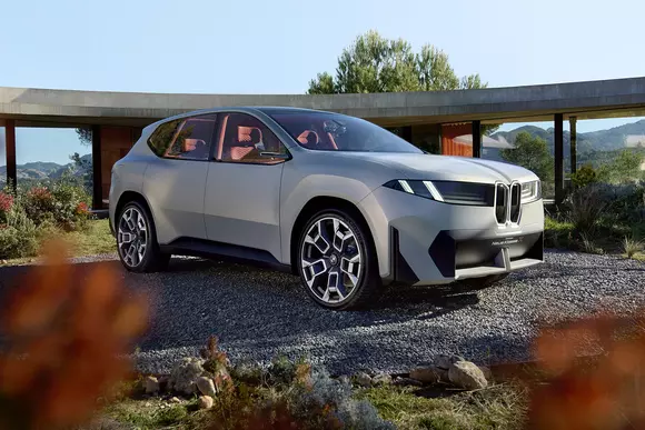 De fapt, câte (neue) clase ai? Întrebăm, deoarece BMW va aborda și segmentul SAV cu noua platformă Neue Klasse, nu doar pe al sedanurilor.