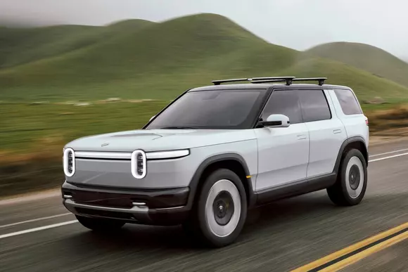 Gabaritul noii serii de SUV-uri Rivian R2 este destul de mare, deși la baza sa se află platforma „mid-size” a mărcii americane.