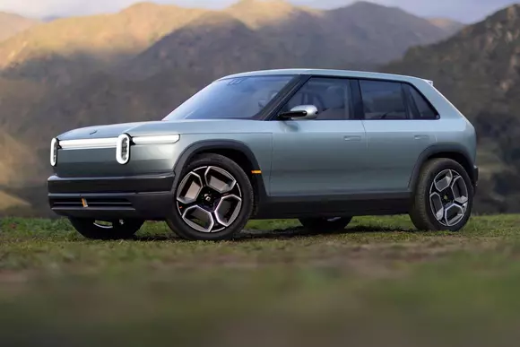 Acest hatchback cu gabarit măricel pe nume Rivian R3 are la bază noua platformă „mid-size” a mărcii americane.