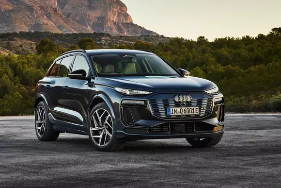 Exponent cu atribuții depline al noii platforme tehnice PPE, Audi Q6 e-tron debutează pe piața din România.