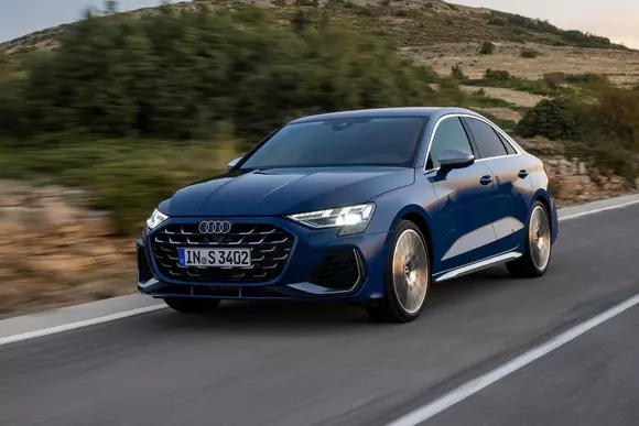 Salutări de la Ingolstadt pentru fanii sportivității cu ardere internă: Audi S3 Sportback și Sedan, debut de carieră.