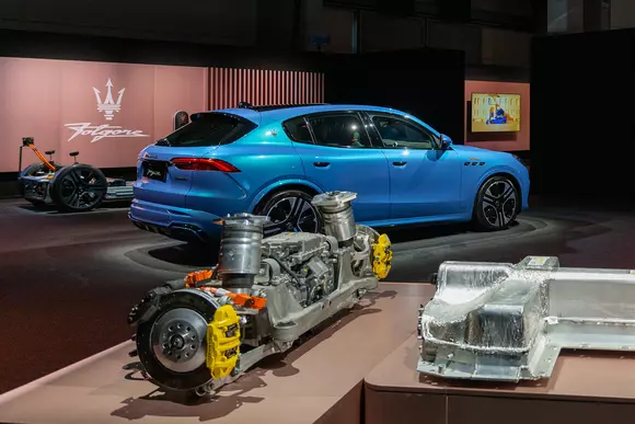 Eveniment excepțional la Rimini: Maserati Folgore Day a marcat 110 ani de la fondarea mărcii și a prezentat viitorul său electric.