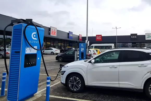 Parteneriat extins între Eldrive România și MOON Power România: investiție de 5 milioane de euro în 300 de stații de încărcare.