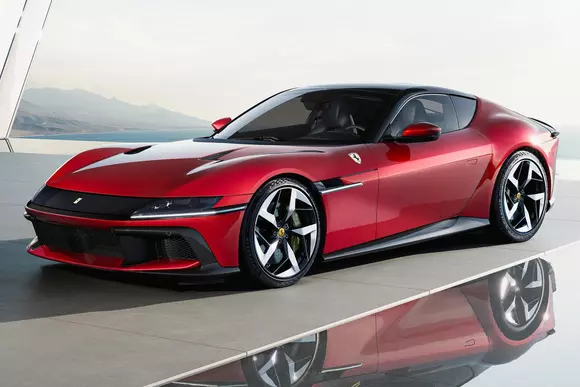 Revenirea la esență: Ferrari 12Cilindri renunță la tema sportivității extreme și la alte trenduri, reinventând genul GT rafinat.