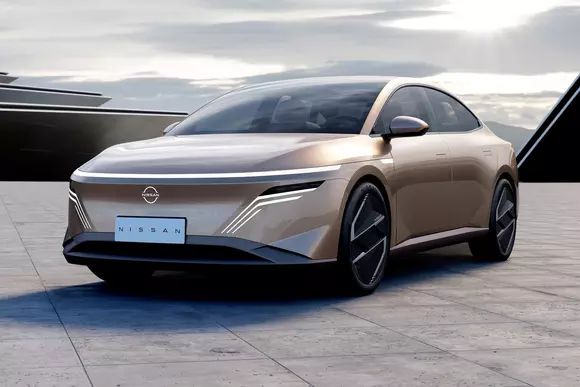 Coupe-ul cu patru portiere Nissan Epoch Concept are propulsie exclusiv electrică și prefigurează un model destinat chinezilor.