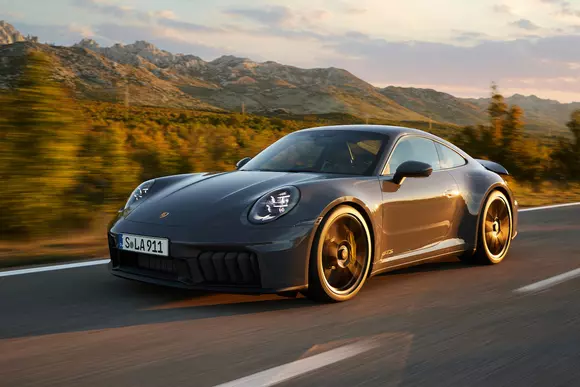 Cum adică, turbocompresor hibrid? Noul Porsche 911 Carrera GTS T-Hybrid este răspunsul concret la această întrebare.