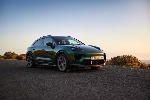 Tracțiune spate pentru noua variantă entry-level a SUV-urilor Porsche Macan, plus alte noi extinderi alte ofertei.