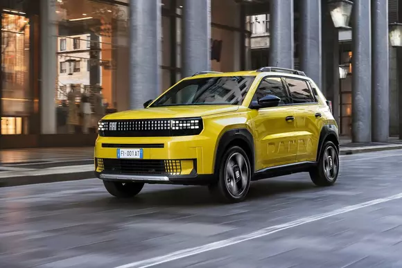 Start de carieră iminent pentru Fiat Grande Panda 2025, model de la care se așteaptă un succes global.