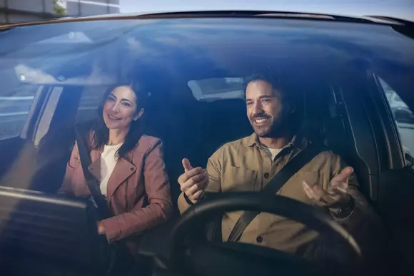 Conducere cu mâini libere Ford BlueCruise - activabilă din România și utilizabilă pe anumite autostrăzi din Europa.