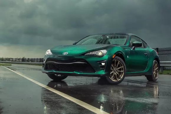 Piesă japoneză de colecție: Toyota GR86 Hakone Edition are tot ce-i trebuie de la stil, până la prestații.