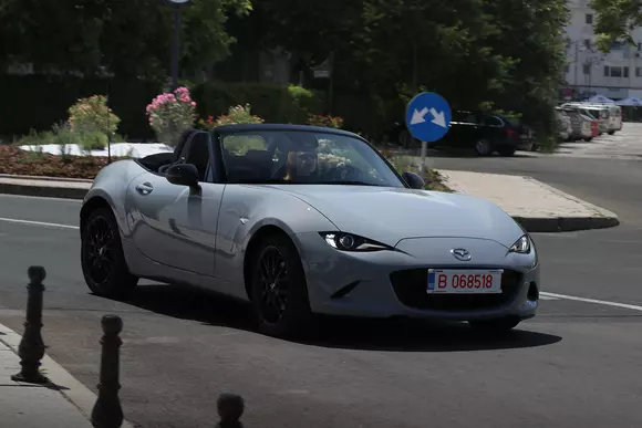 În formă mai bună ca niciodată: Mazda MX-5 2024, în continuare roadster irezistibil la 35 de ani după lansarea seriei.