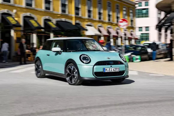 Ofertă tentantă de la MINI Financial Services și UniCredit Fleet Management, inclusiv pentru persoane fizice.