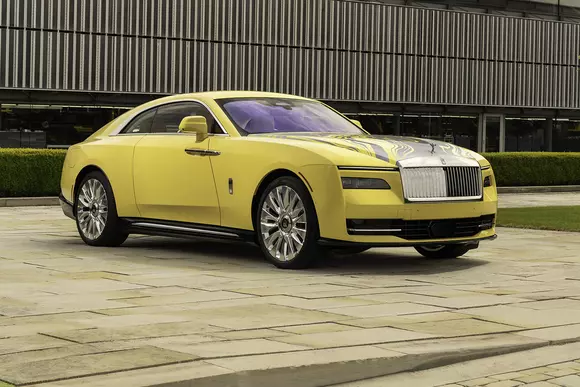 Electric și exotic: Rolls-Royce Spectre Semaphore – un exemplar unic, inspirat de ambianța spațiului californian.