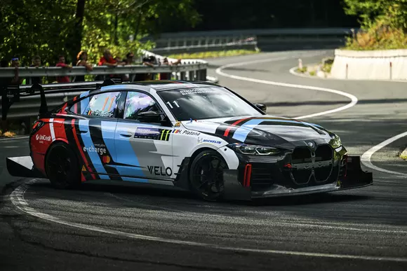 Bestia electrică BMW i4 Racing „Elsa” va concura pe 5 octombrie la București în cadrul Campionatului de SuperRally.
