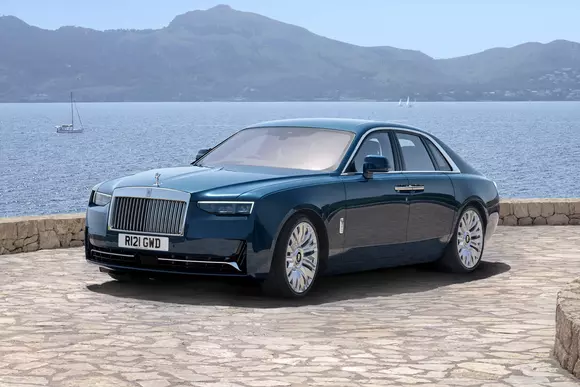 Cum se schimbă obiceiurile englezești? RR Ghost Series II ne arată că greu (dar nu domol) și în manieră studiat-progresivă…