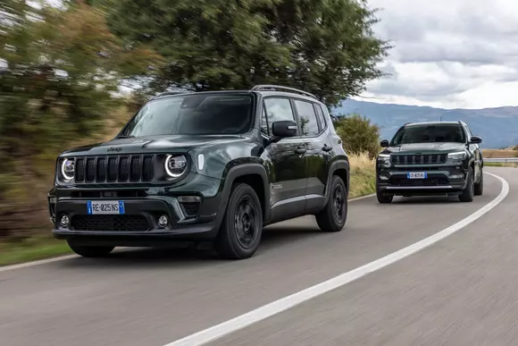 Accent motivațional: edițiile speciale Jeep Compass și Renegade North Star vin cu o reușită personalizare în spirit outdoor-action.