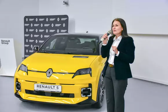 Mașina electrică arde. Ce-i de făcut? Renault Group în colaborare cu IGSU a susținut o sensiune de formare pentru salvatorii români.