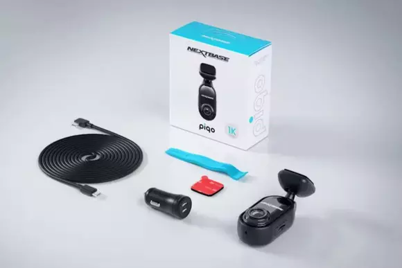 Nextbase lansează în România noua cameră de bord Piqo, cel mai mic model din gamă