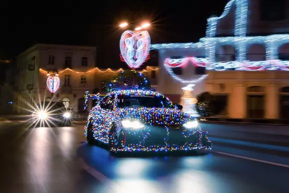 Culori și lumini de sărbătoare pentru BMW i4 M50 Elsa, acel i4 M50 transfomat în mașină de curse de Engage Engineering!