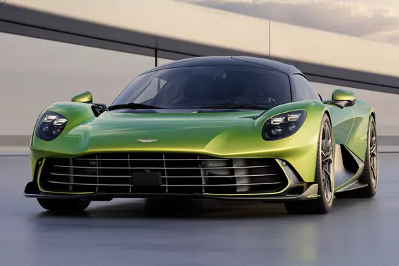 Hibridizare, grup motopropulsor central și tracțiune integrală: Aston Martin Valhalla schimbă cursul istoriei mărcii.
