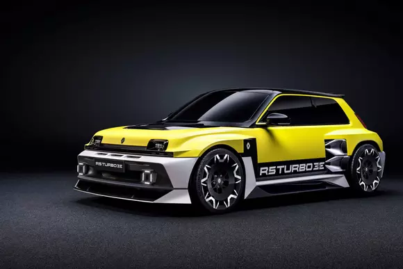 Încă un „Turbo” fără turbo: Renault 5 Turbo 3E reia o temă istorică pe benzină în interpretare strict electrică.