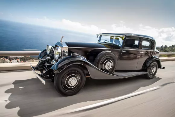 Considerat a fi materializarea supremă a luxului, Rolls-Royce Phantom aniversează 100 de ani de la prima apariție.