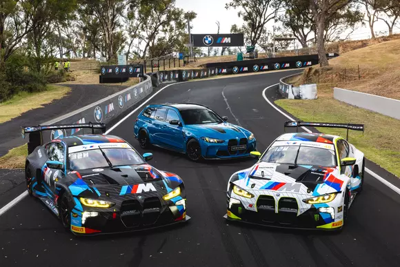 Victoria tehnicii alb-albastre în Australia: BMW M4 GT3 își completează colecția cupelor în manieră categorică!
