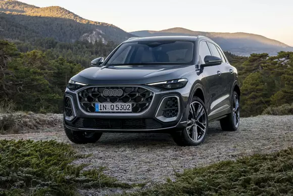 Debut pentru cea de-a treia generație Audi Q5, susținătoare a intereselor mărcii în segmentul SUV al clasei medii.