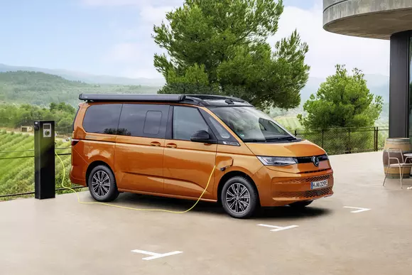 Ediție specială VW California Energy, la 20 de ani de la prima variantă profilată pe camping estival VW California Beach