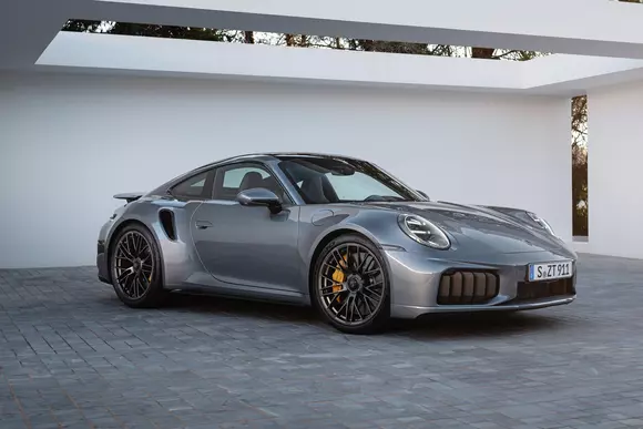 Denumire păstrată, dar tehnică de propulsie nouă! Porsche 911 Turbo S marchează și un salt la performanțe.