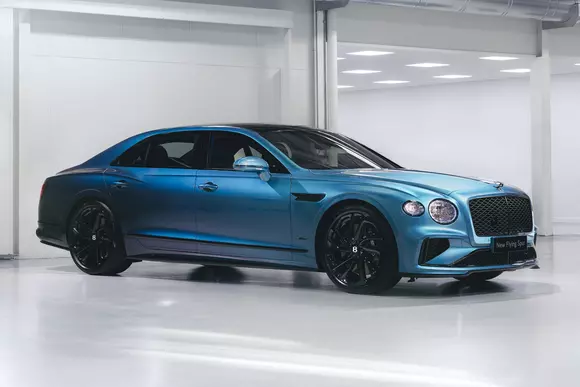 Primul exemplar Bentley Flying Spur Ombré: exotica tratare cromatică o fost adoptată în catalogul opțiunilor Mulliner