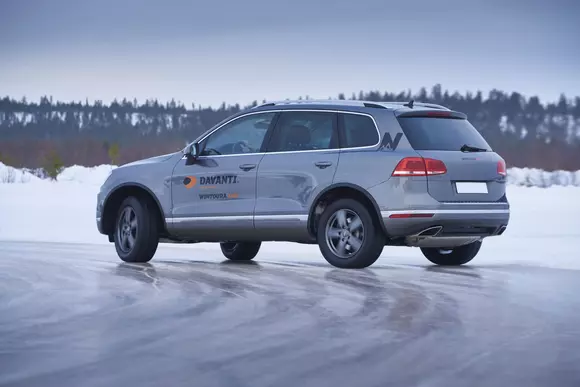 (P) Care sunt semnele de uzură anormală a anvelopelor și cum le corectăm?