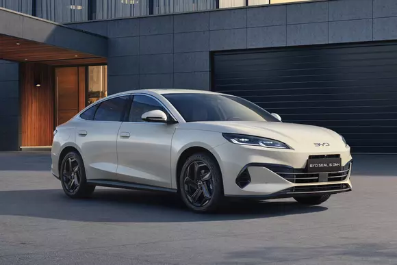 Premiere naționale din partea chinezilor care au atras atențiala SAB 2025: BYD Seal 5 DM-i și Seal 6 DM-i