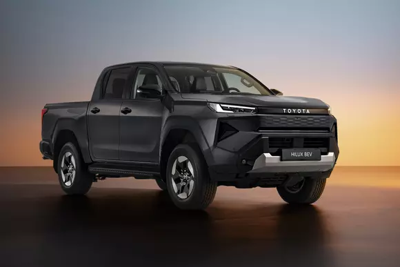 Cea de-a noua generație Toyota Hilux răstoarnă complet imaginea tradiționalistă a seriei. A zis cineva „hidrogen”?