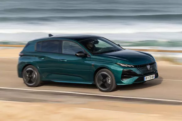 Accent clar pe rafinament pentru modernizarea seriei Peugeot 308, plus perfecționări pe latura electrificării