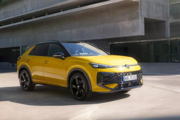 Generația a doua a seriei Volkswagen T-Roc vine ca o propunere neașteptat de competitivă la nivelul clasei mici