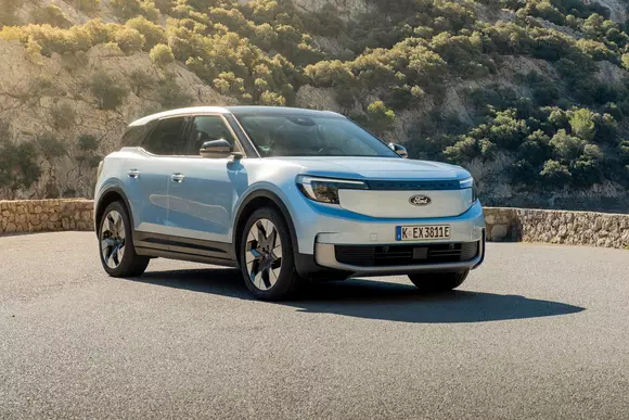 Adoptarea unei baterii noi cu tehnologie LPF și alte optimizări tehnice pentru seriile Ford Explorer și Capri, ridică nivelul prestațiilor