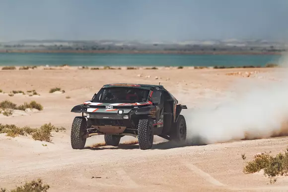 Echipa învingătoare în rally-raidul Dakar poartă o marcă românească: Dacia Sandriders!