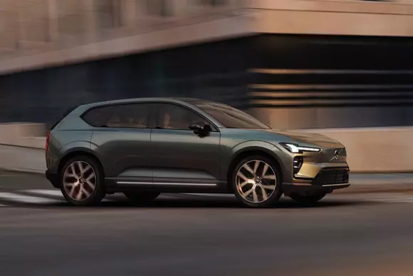 Producătorul susține că Volvo EX60 elimină toate motivele pentru care ai refuza să treci la mașină electrică