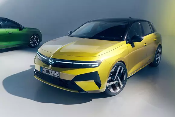 Stilul minimalist-avansat rămâne, dar noile detalii ale faceliftului seriei Opel Astra ridică rafinamentul și confortul în ansamblu