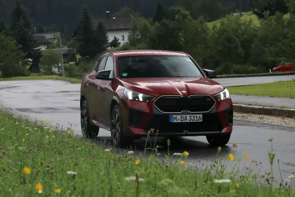 Capabilitățile dinamice remarcabile erau de așteptat de la BMW X2 M35i. Și vin la pachet cu competență în alocarea resurselor