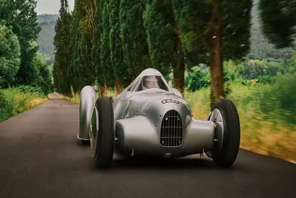 În lupta cu timpul, atunci și acum: Auto Union Lucca „streamliner”, proaspăt rematerializat aproape conform cu originalul