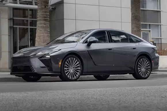 Generație nouă, dar și schimbare strategică: luxosul Lexus ES pune o miză considerabilă pe fabricația în China