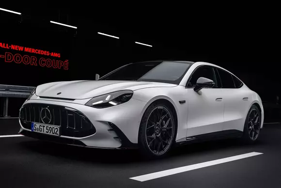 Design frapant și tehnologie EV nemaivăzută: Mercedes-AMG GT 4-Door Coupé, exponent al unei noi realități high-performance!