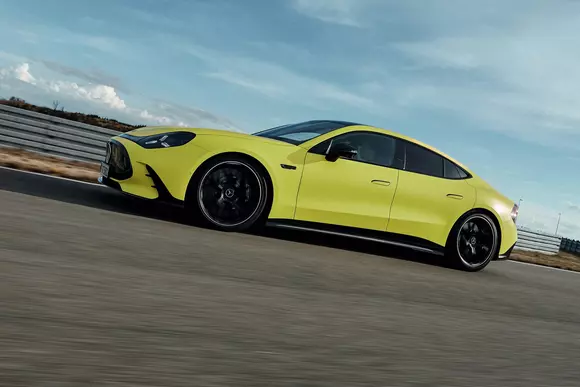 Design frapant și tehnologie EV nemaivăzută: Mercedes-AMG GT 4-Door Coupé, exponent al unei noi realități high-performance!